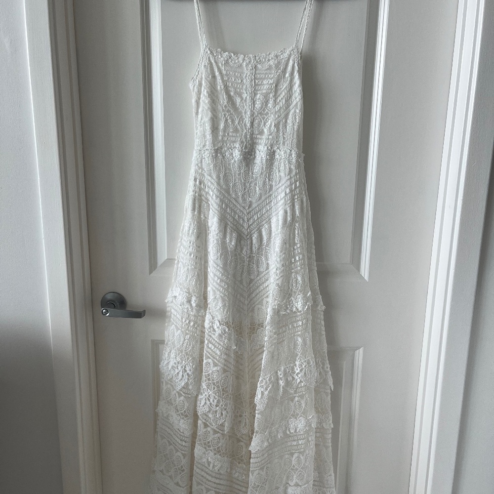 L’ATISTE by Amy White Lace Maxi Dress – Size S